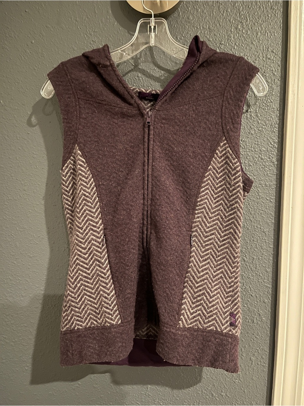 Prana Purple Sleeveless Hooded Zip Vest with Patterned Panels